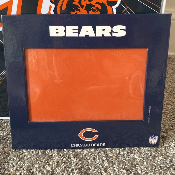 Chicago Bears Fan Package!! NWT puffer vest in L, foam hat, cap, shorts & more! - Picture 9 of 17